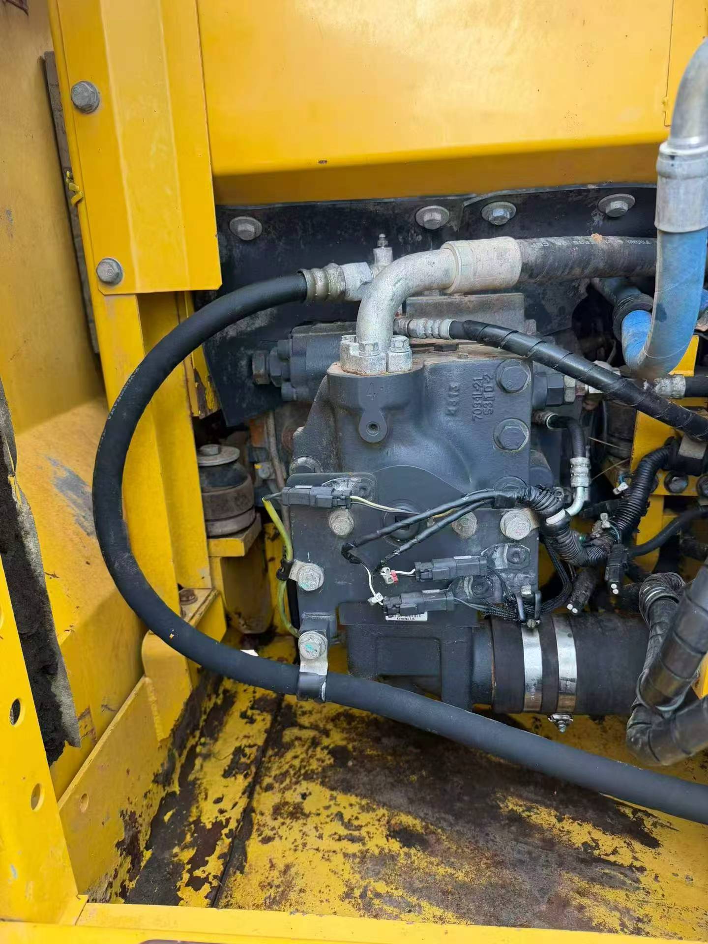Buy Komatsu PC110-7 Used Excavator / 6