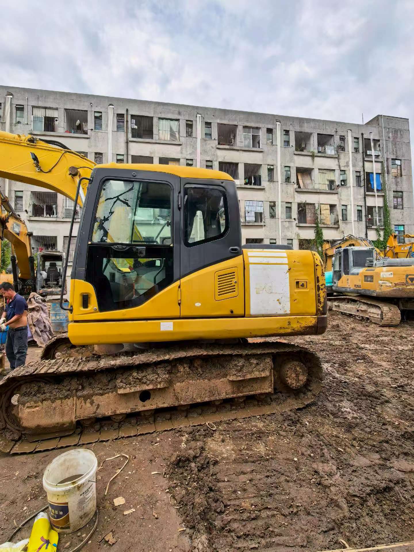 Buy Komatsu PC130-7 Used Excavator / 2