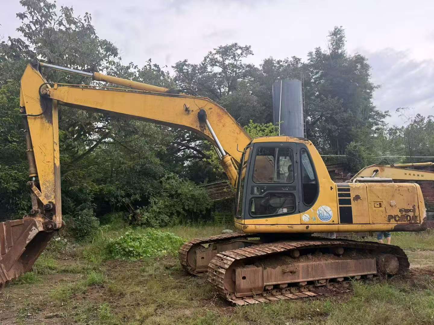 Buy Komatsu PC200-6 Used Excavator / 2