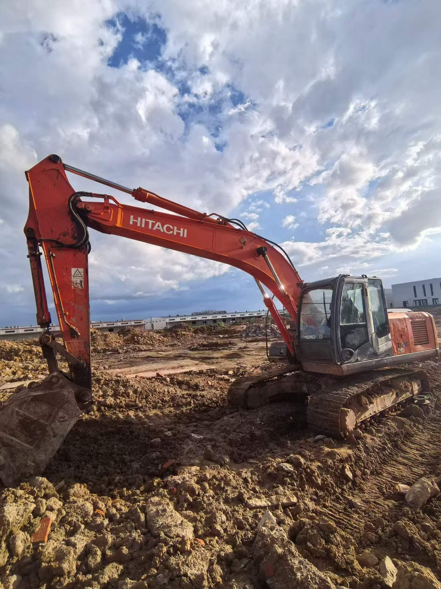 Buy Hitachi EX200-3 Used Excavator / 3