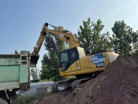 Buy Komatsu PC200-7 Used Excavator / 2 Buy Komatsu PC200-7 Used Excavator / 2