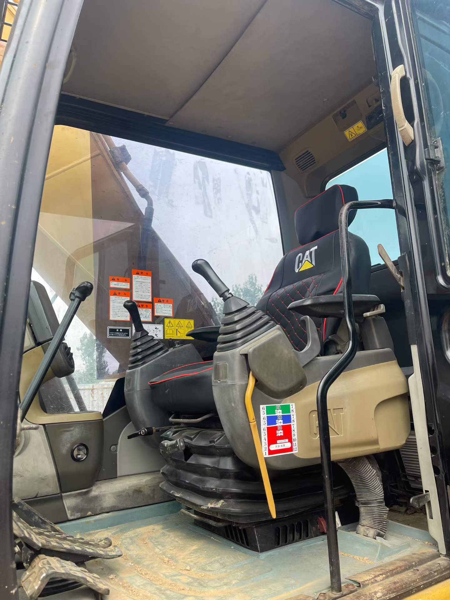 Buy Caterpillar 320D Used Excavator / 5