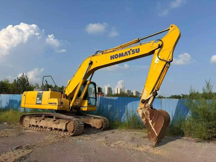 Buy Komatsu PC220-8 Used Excavator / 1