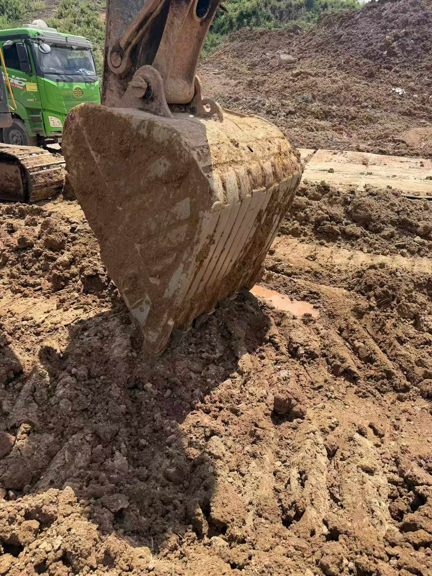 Buy Volvo EC200 Used Excavator / 4