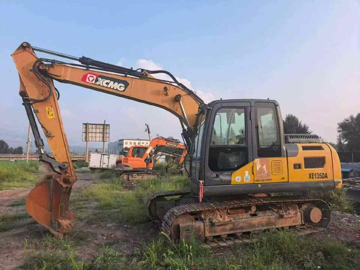 Buy XCMG XE135B Used Excavator / 1