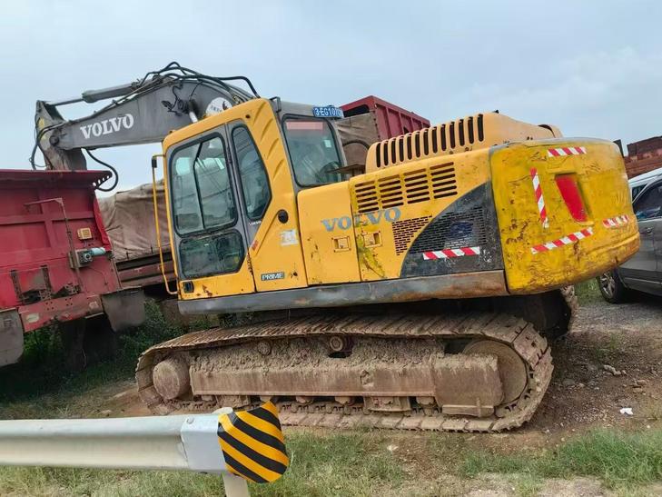 Buy Volvo EC210B Used Excavator / 1