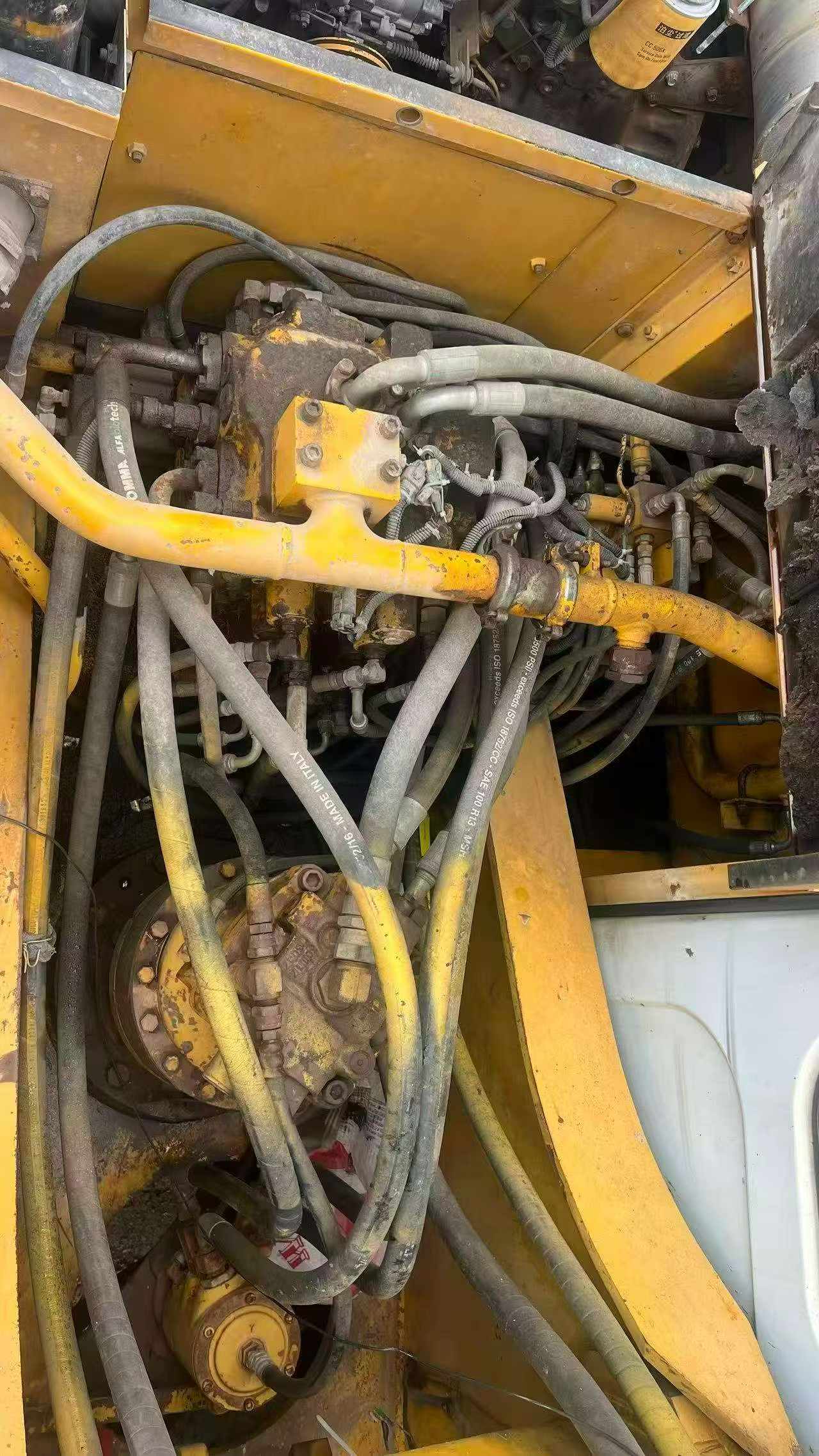 Buy Kato 820-3SP Used Excavator / 2
