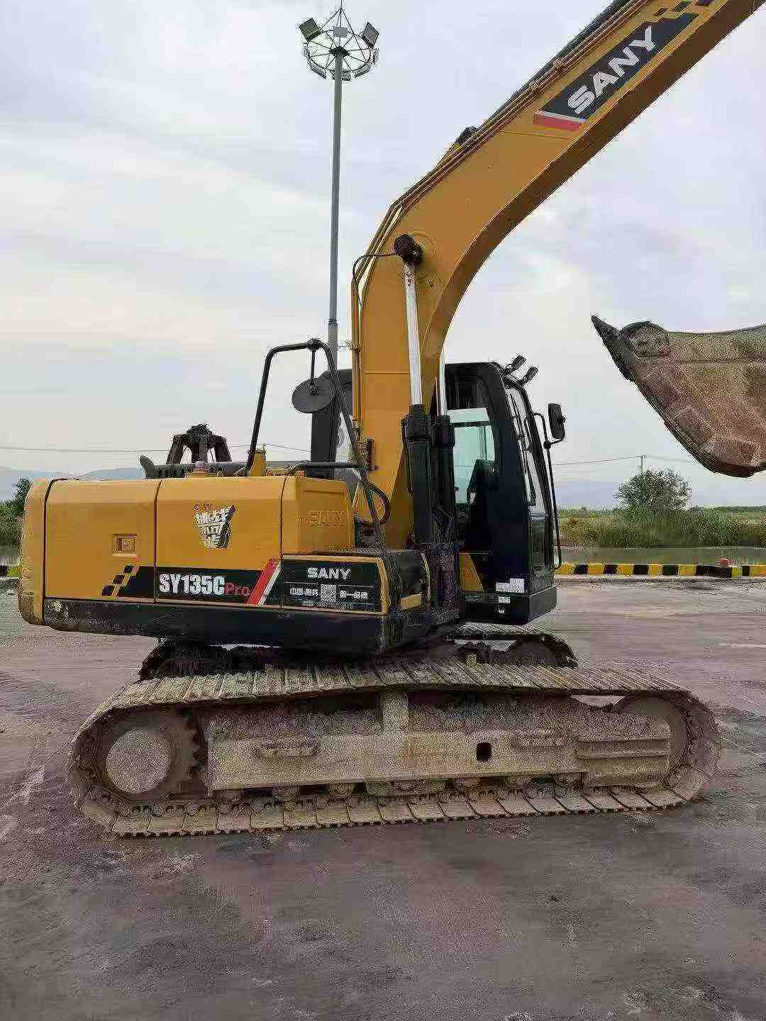 Buy Sany SY135 Used Excavator / 2