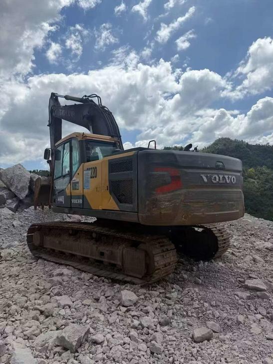 Buy Volvo EC200 Used Excavator / 1