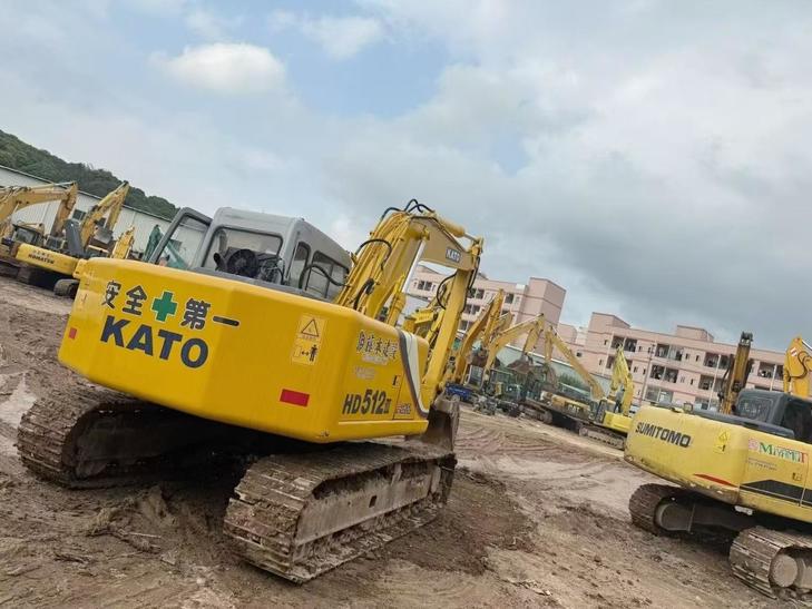 Buy Kato HD512-6 Used Excavator / 1