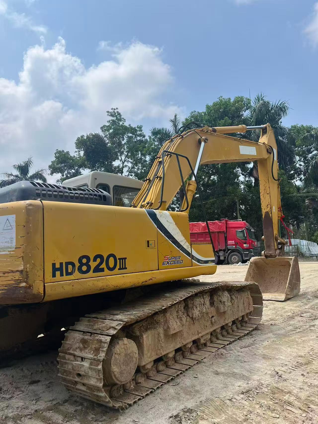 Buy Kato 820-3SP Used Excavator / 3