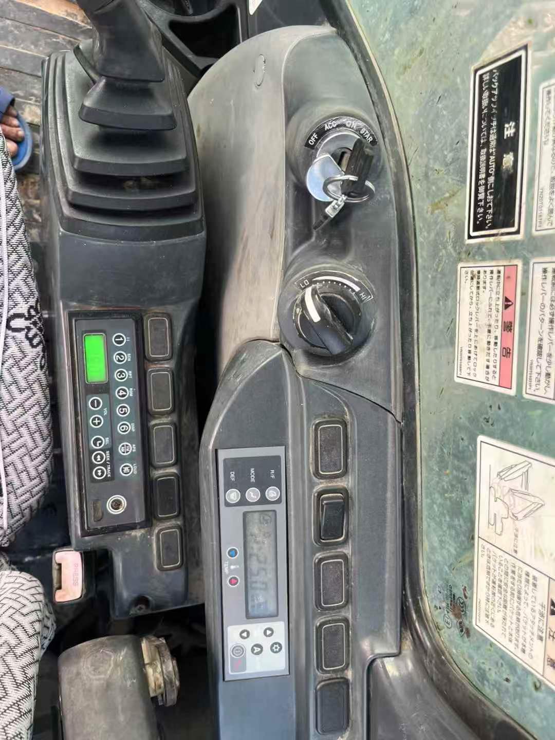 Buy Kobelco SK200-2 Used Excavator / 6