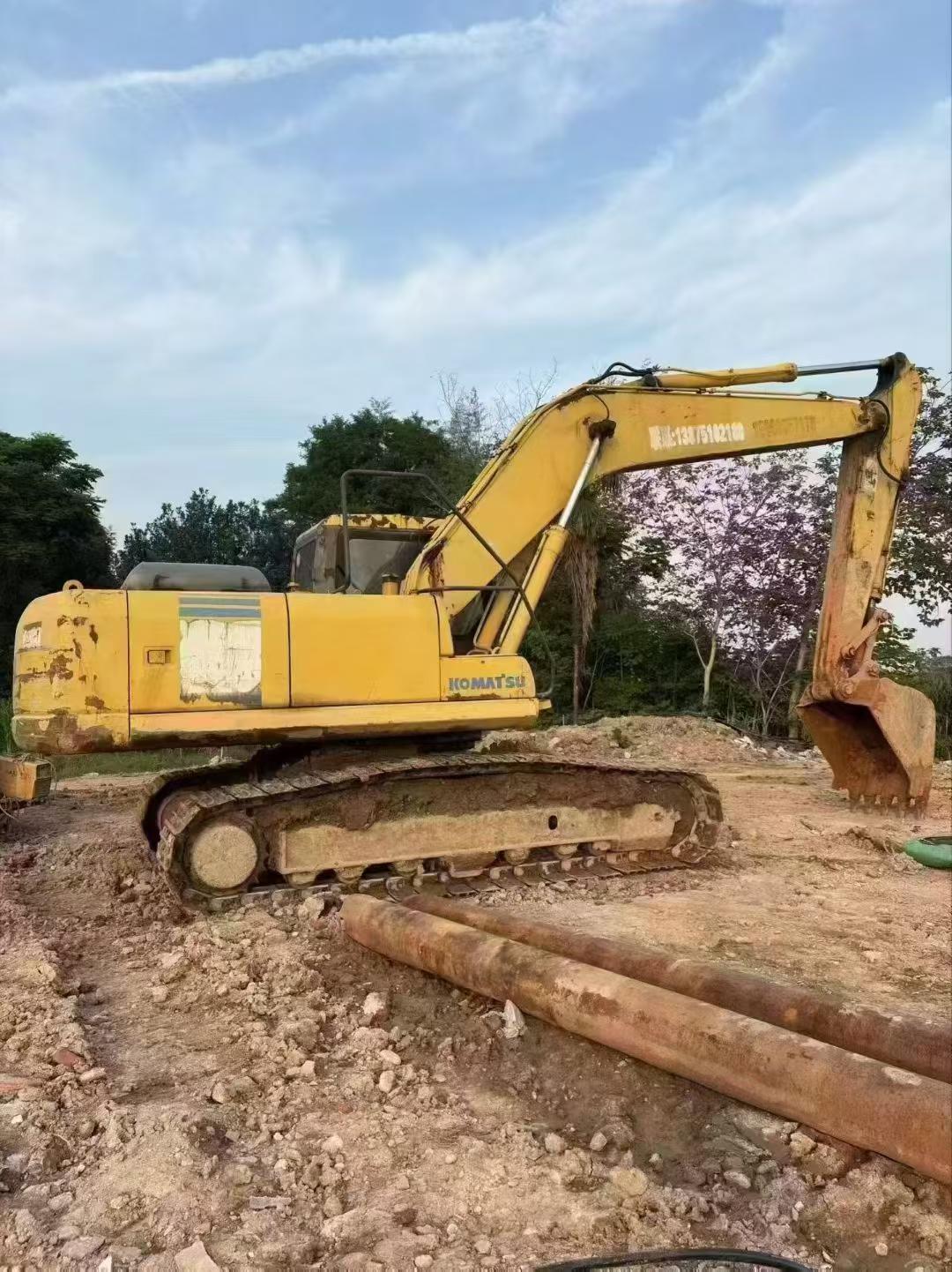 Buy Komatsu PC200-7 Used Excavator / 3