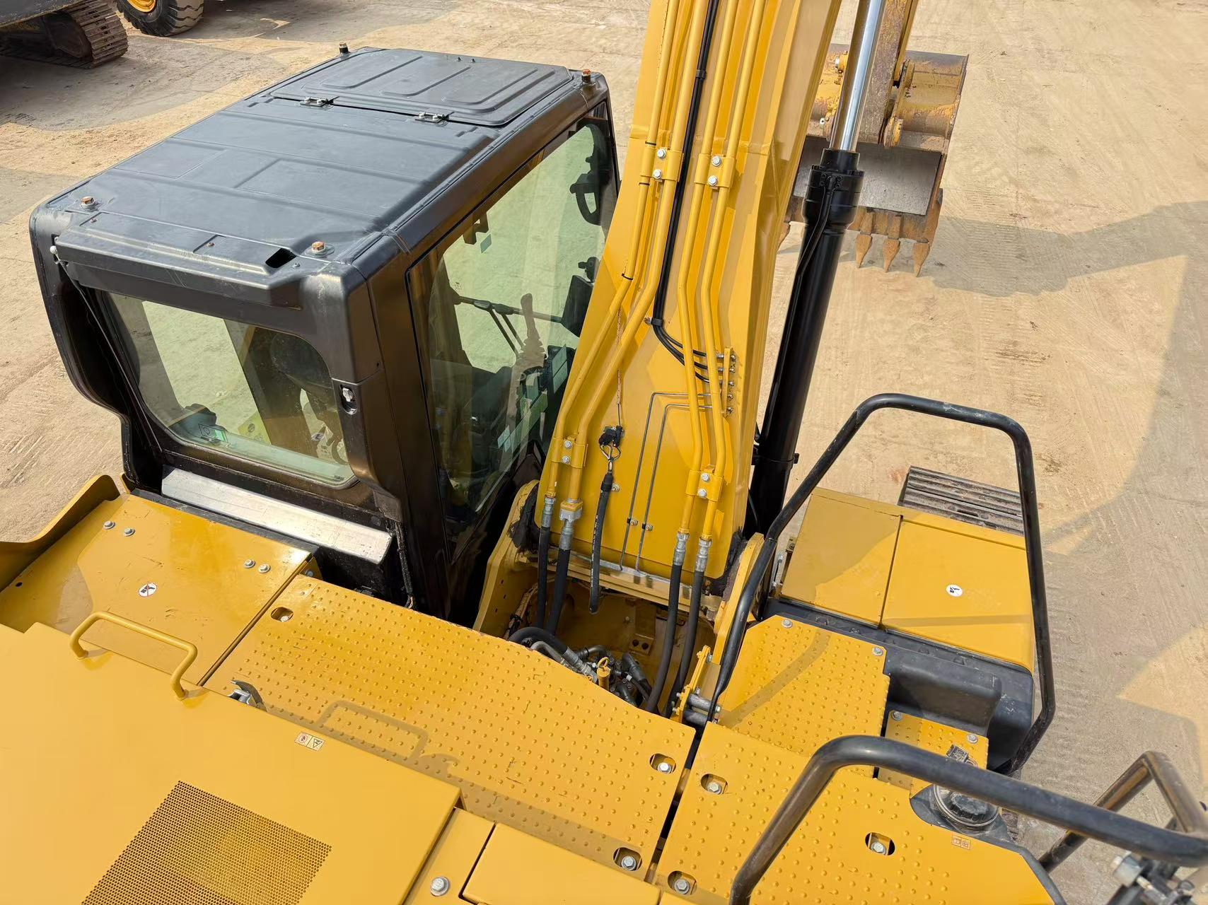Buy Caterpillar 323 Used Excavator / 6