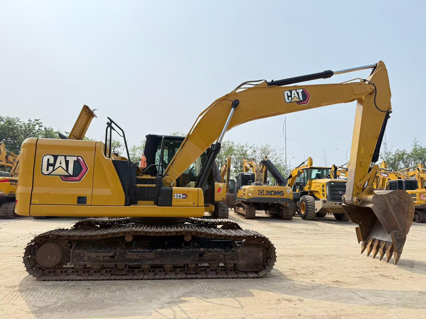 Buy Caterpillar 323 Used Excavator / 2