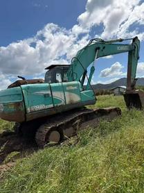 Buy Kobelco SK200-11 Used Excavator / 2 Buy Kobelco SK200-11 Used Excavator / 2