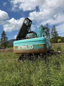 Buy Kobelco SK200-11 Used Excavator / 3 Buy Kobelco SK200-11 Used Excavator / 3