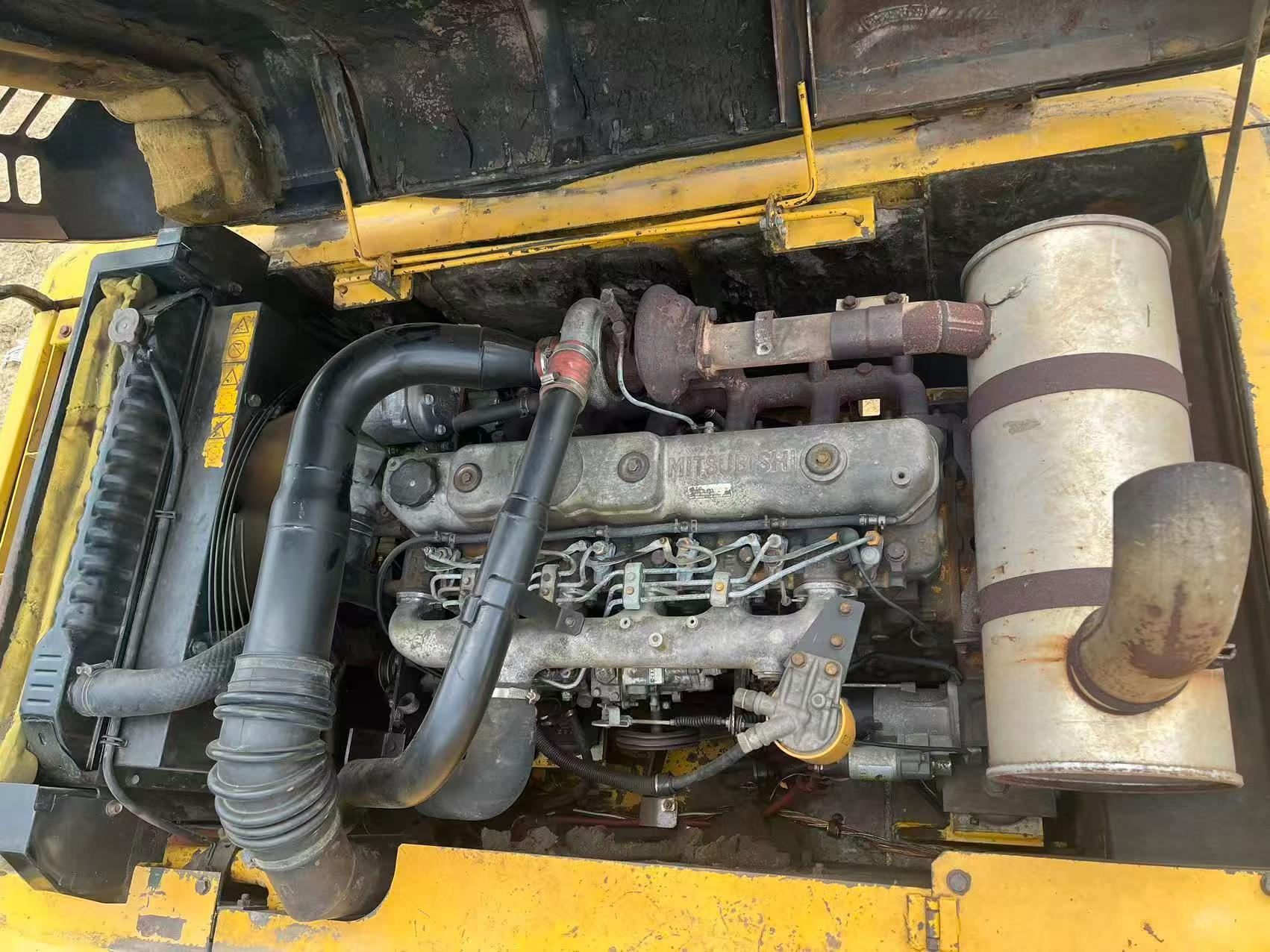 Buy Kato 820-3SP Used Excavator / 7