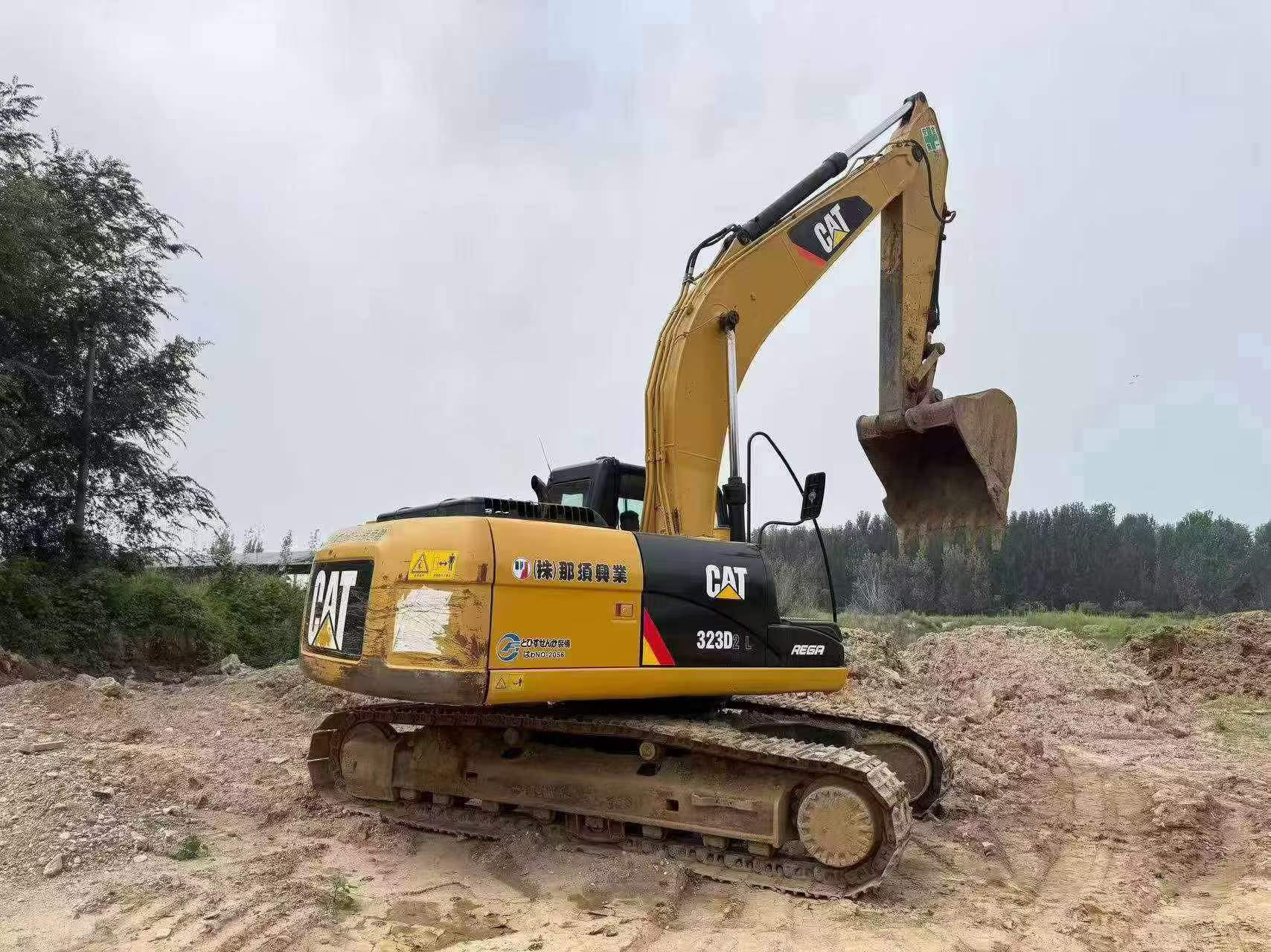 Buy Caterpillar 323 Used Excavator / 4