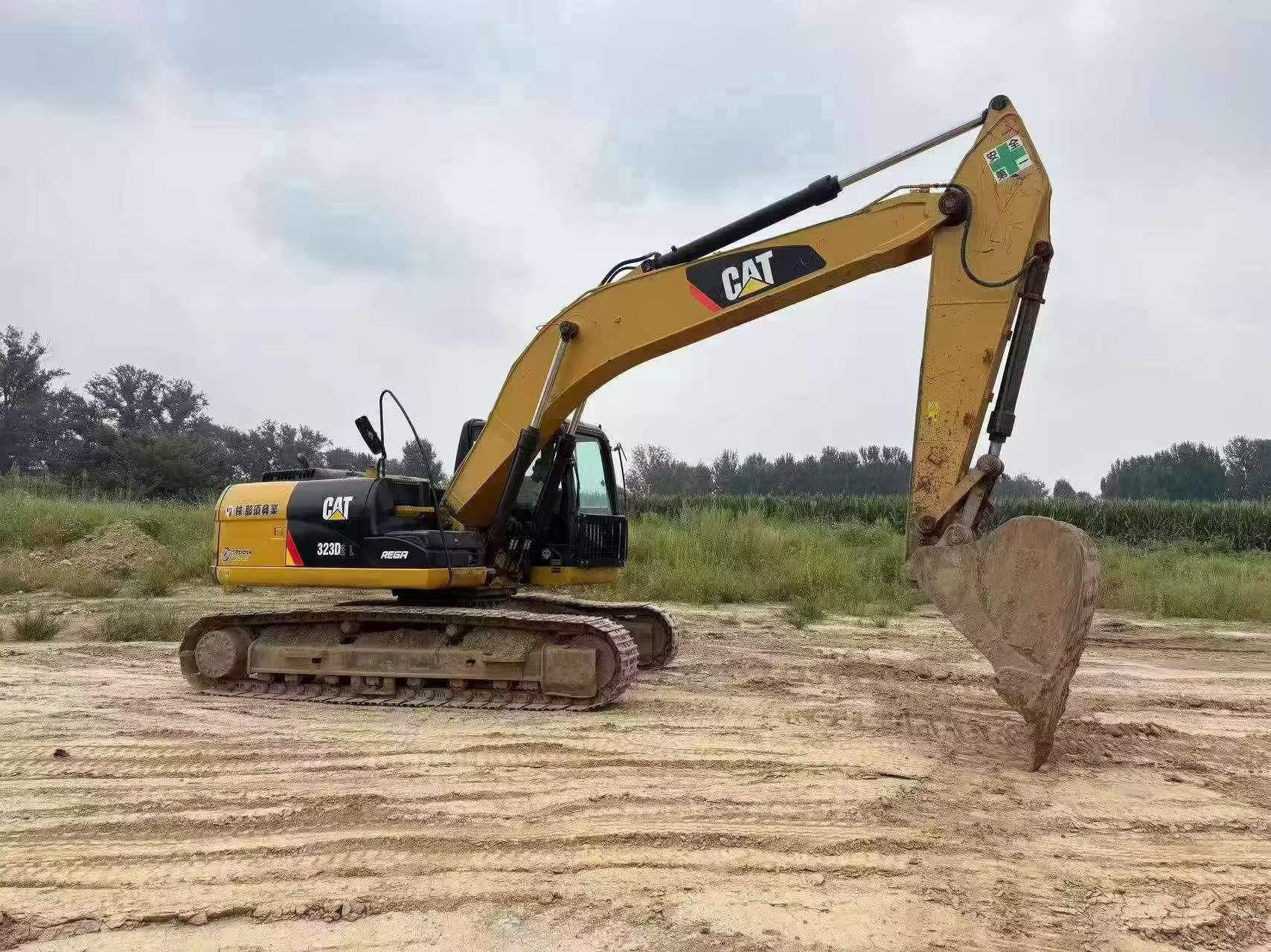 Buy Caterpillar 323 Used Excavator / 2