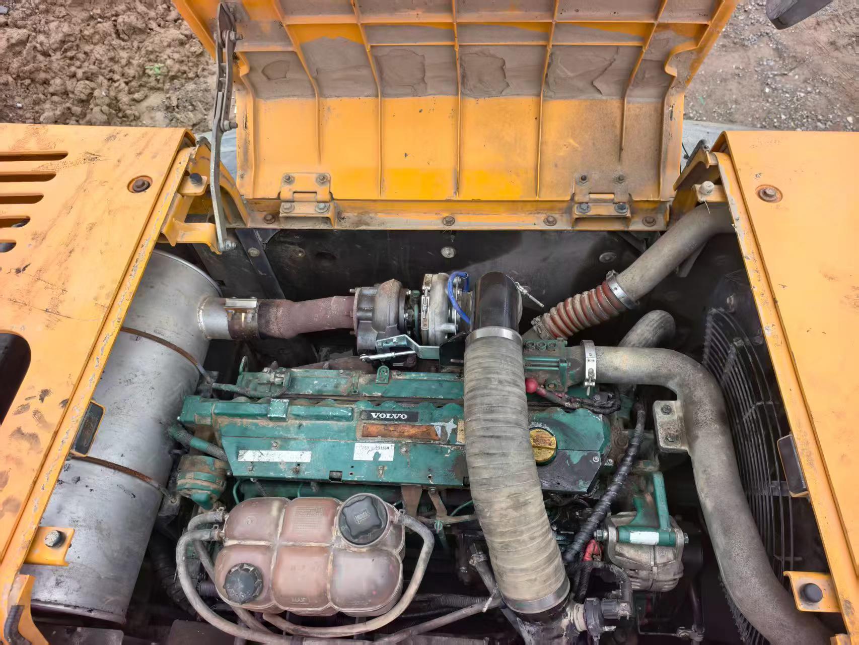 Buy Volvo L250G Used Excavator / 6