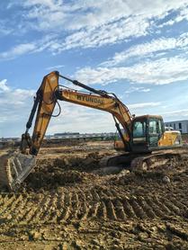 Buy Hyundai R215VS Used Excavator / 4 Buy Hyundai R215VS Used Excavator / 4
