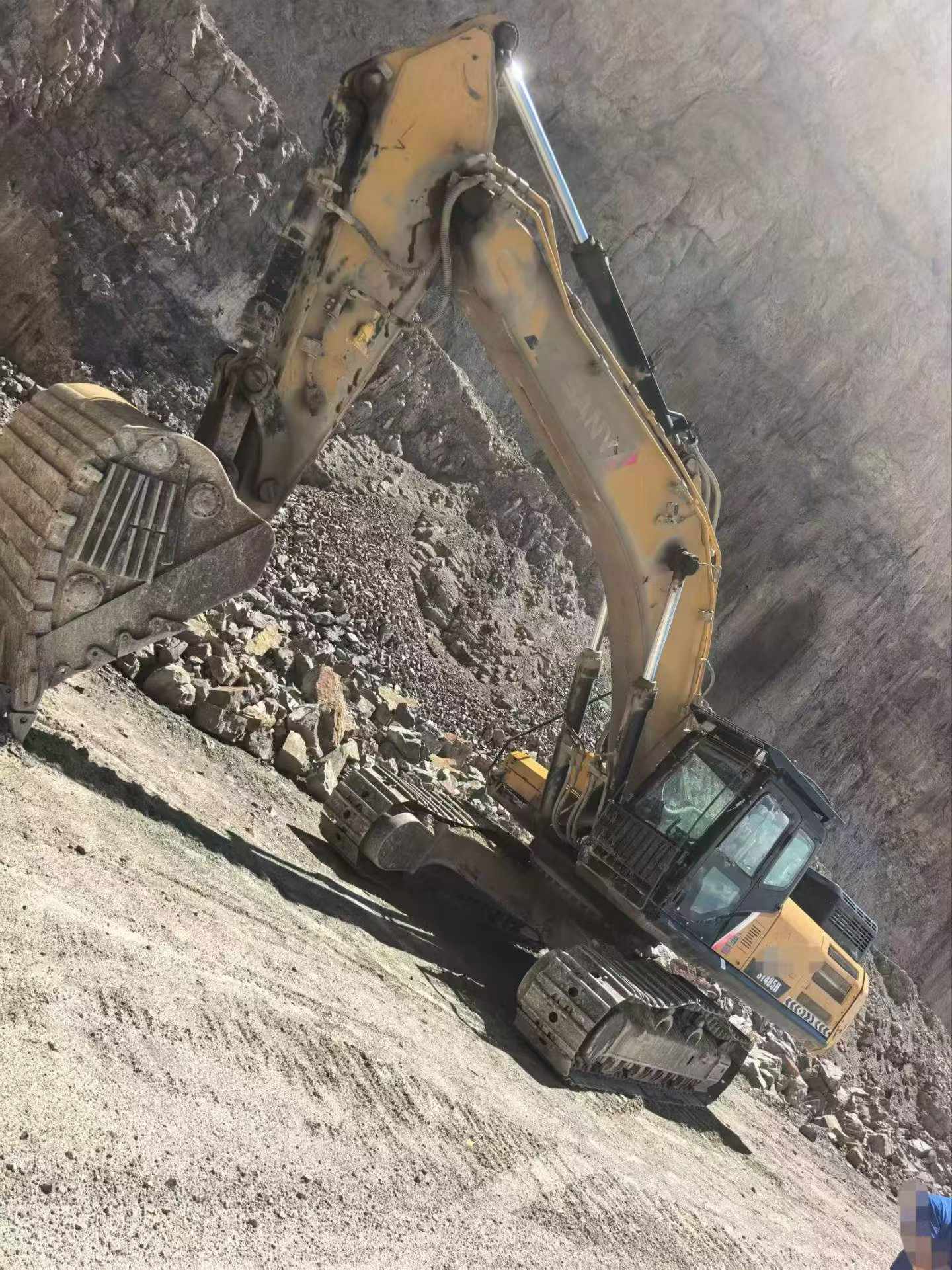 Buy Sany SY415H Used Excavator / 2