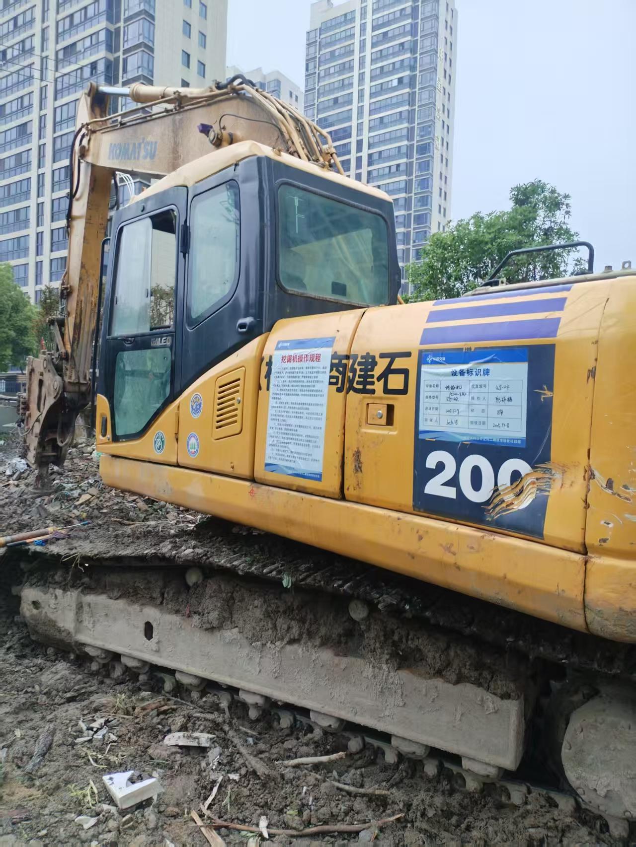 Buy Komatsu PC200 Used Excavator / 2