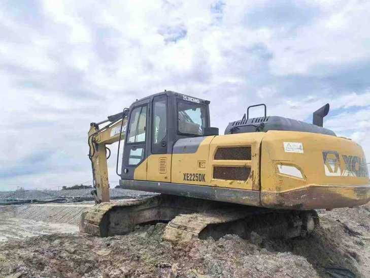 Buy XCMG XE200 Used Excavator / 1