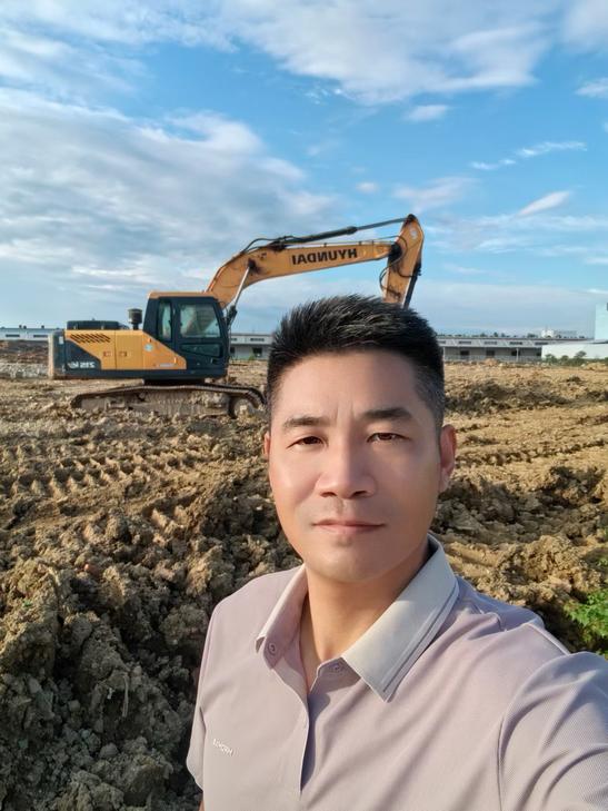 Buy Hyundai R215VS Used Excavator / 1