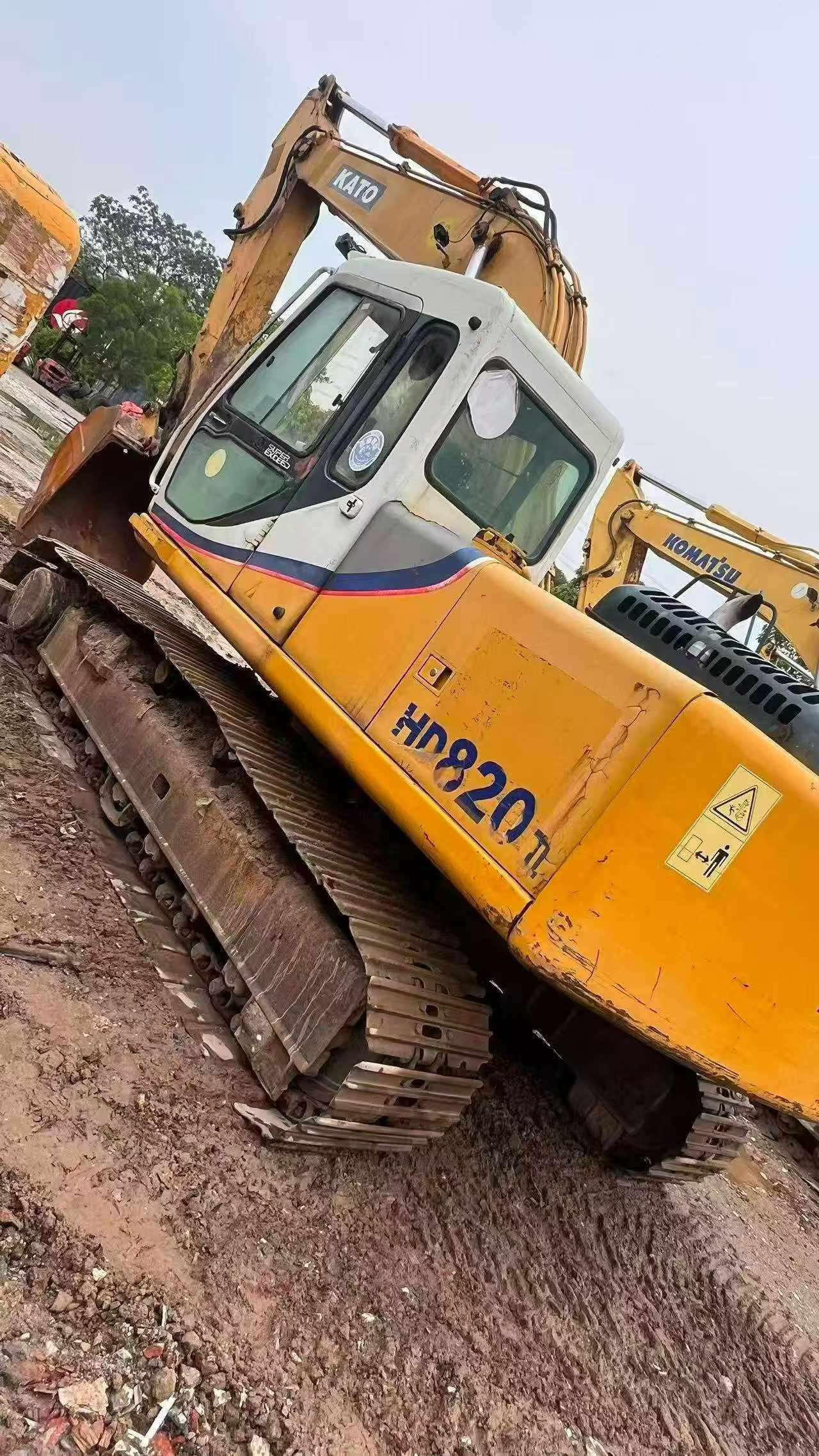Buy Kato 820-3SP Used Excavator / 4
