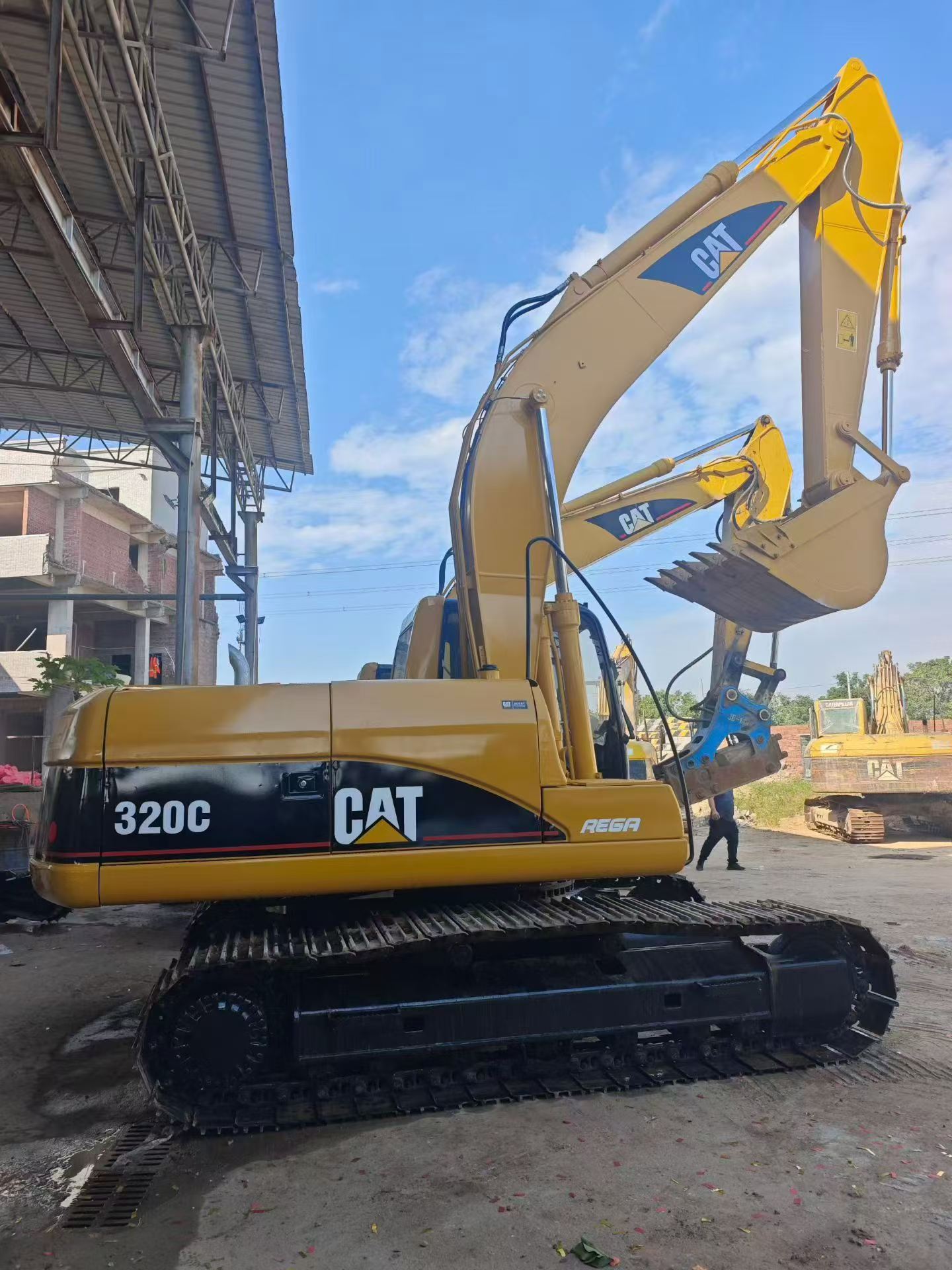 Buy Caterpillar 320C Used Excavator / 4