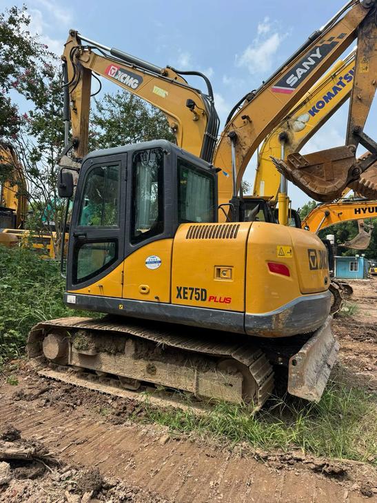 Buy XCMG XE75C Used Excavator / 1