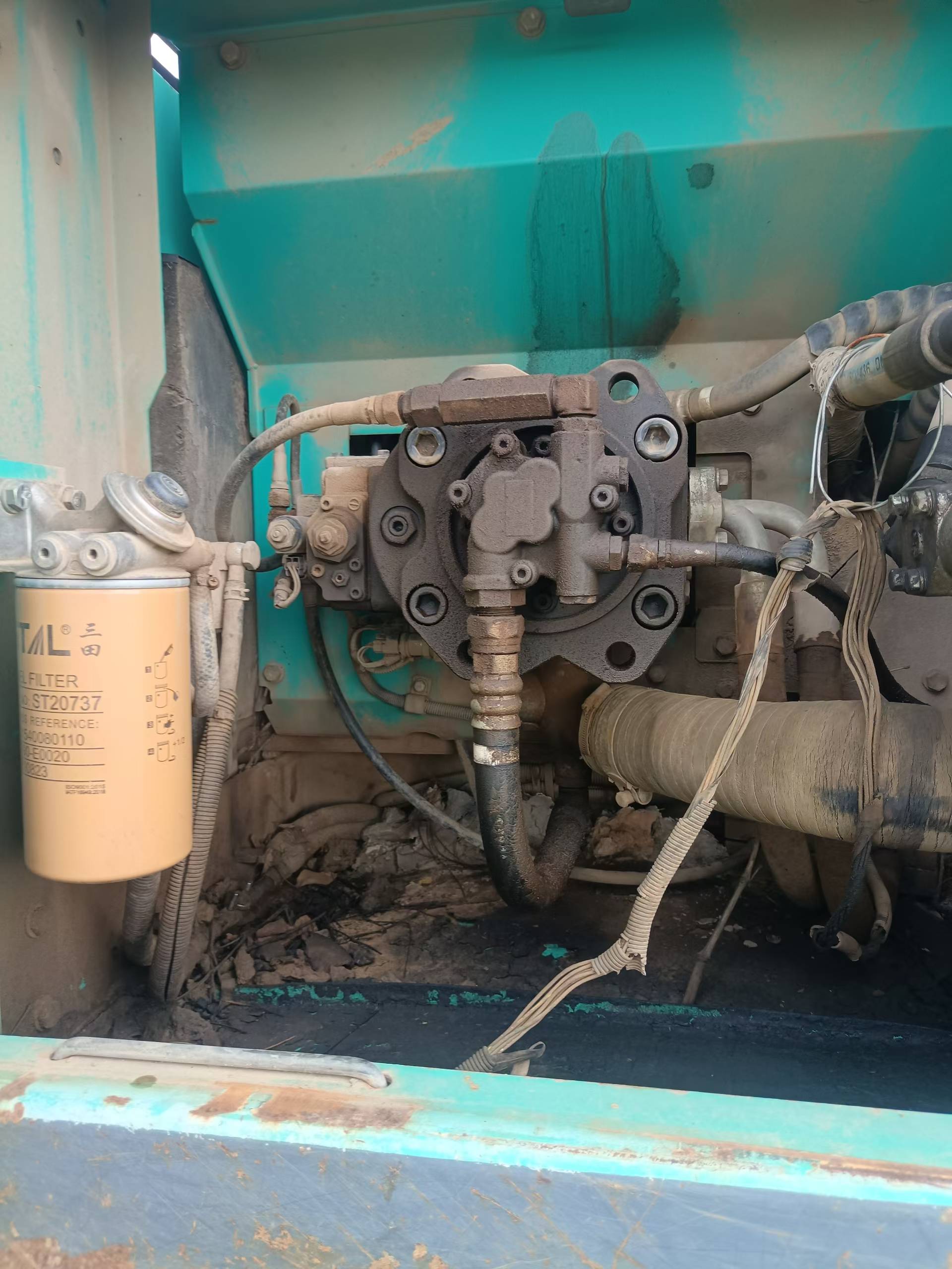 Buy Kobelco SK200-2 Used Excavator / 9