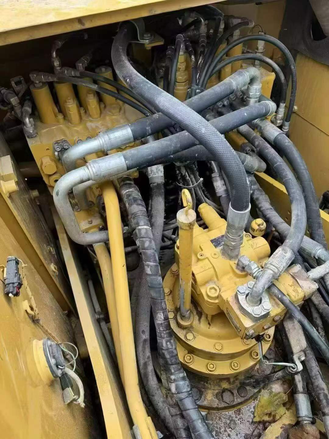Buy Caterpillar 323D2L Used Excavator / 2