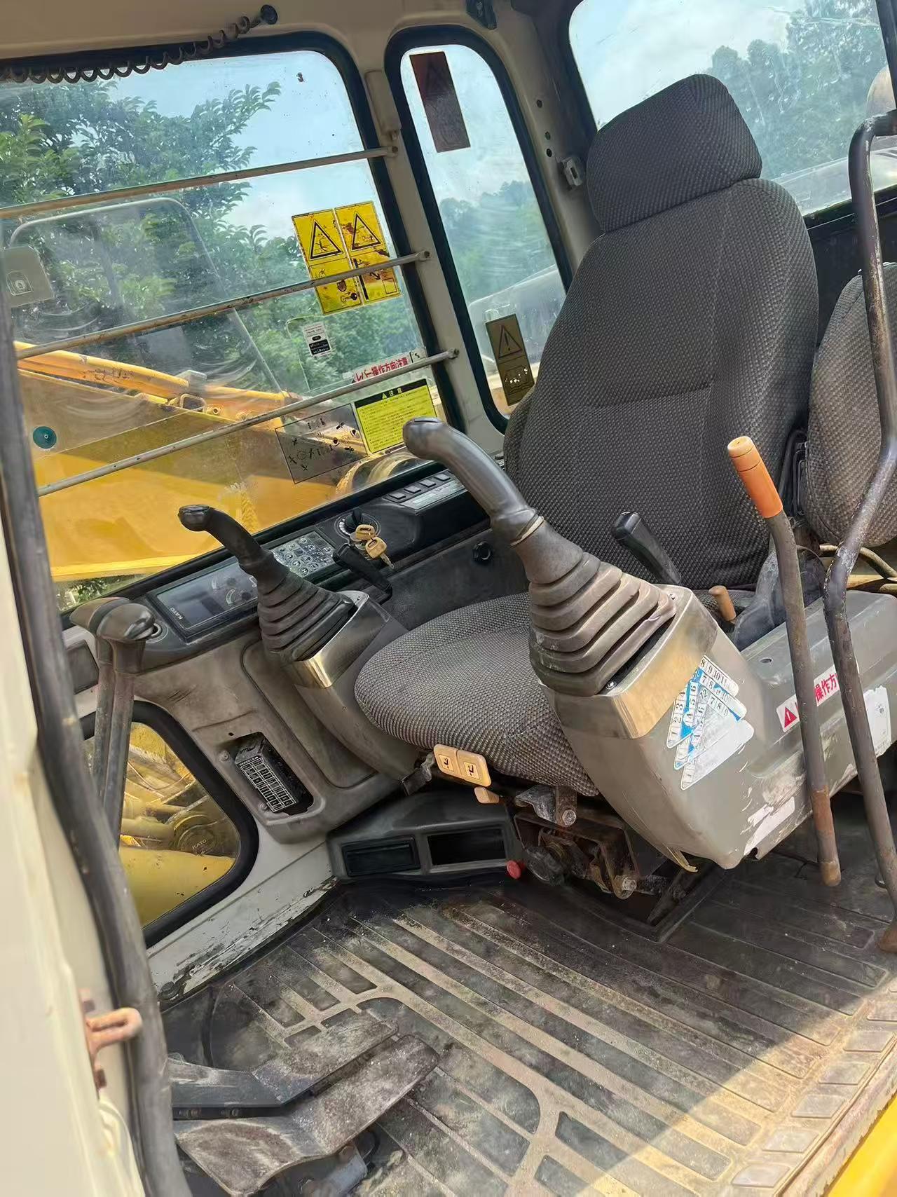 Buy Kato 820-3SP Used Excavator / 6