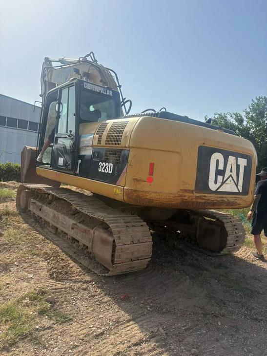 Buy Caterpillar 323 Used Excavator / 1