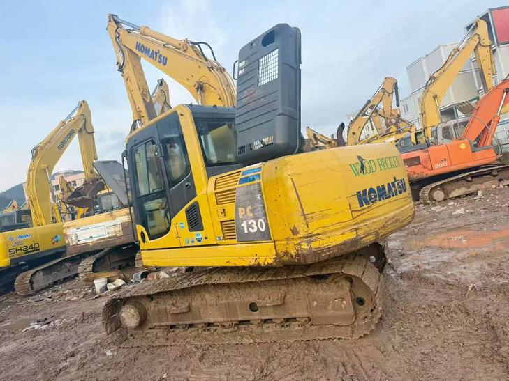 Buy Komatsu PC130-7 Used Excavator / 1