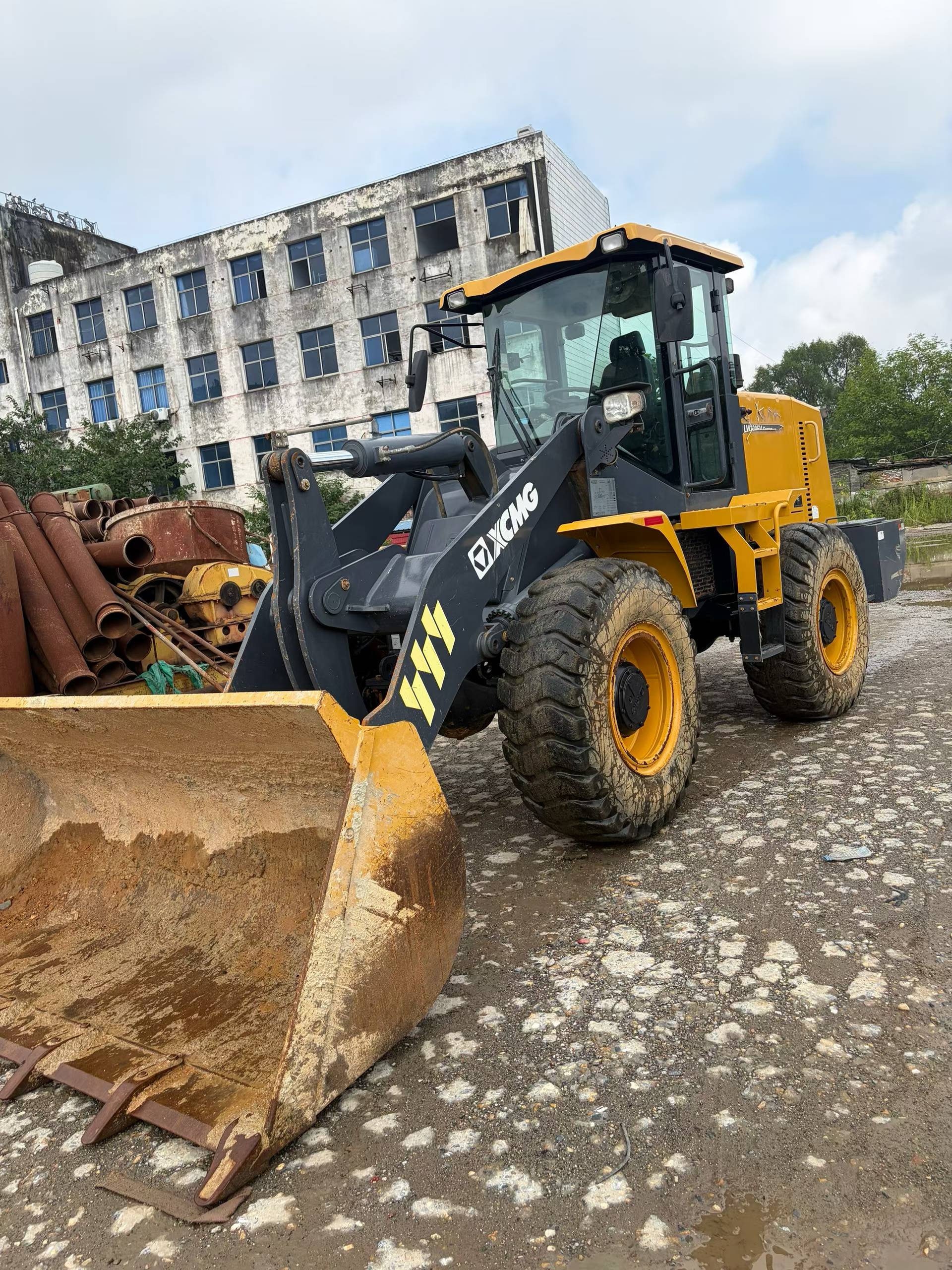 Buy XCMG XE330 Used Loader / 3