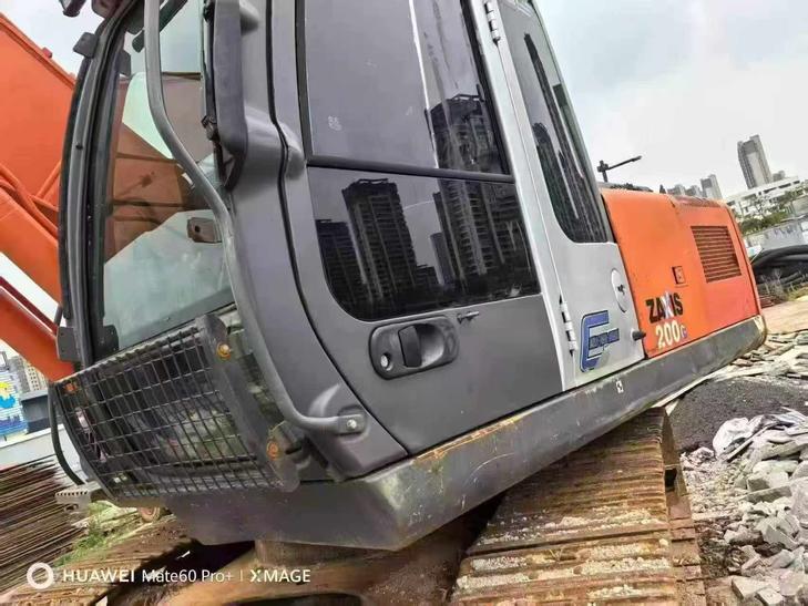 Buy Hitachi ZX200-3G Used Excavator / 1