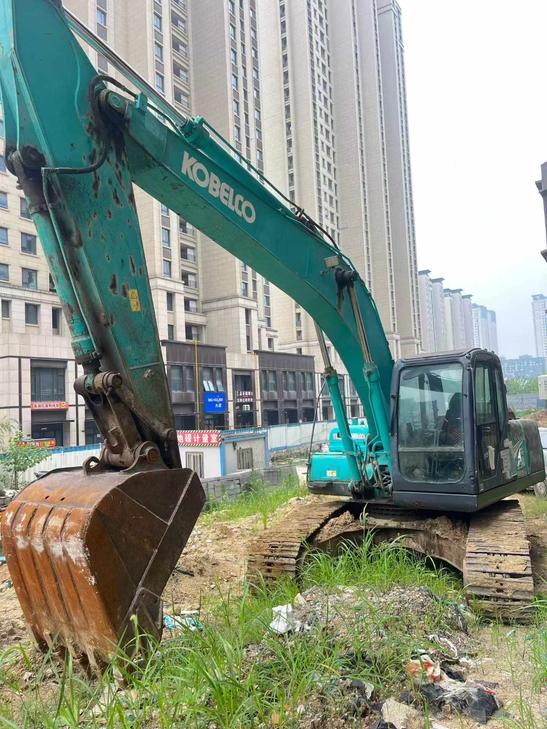 Buy Kobelco SK210 Used Excavator / 1