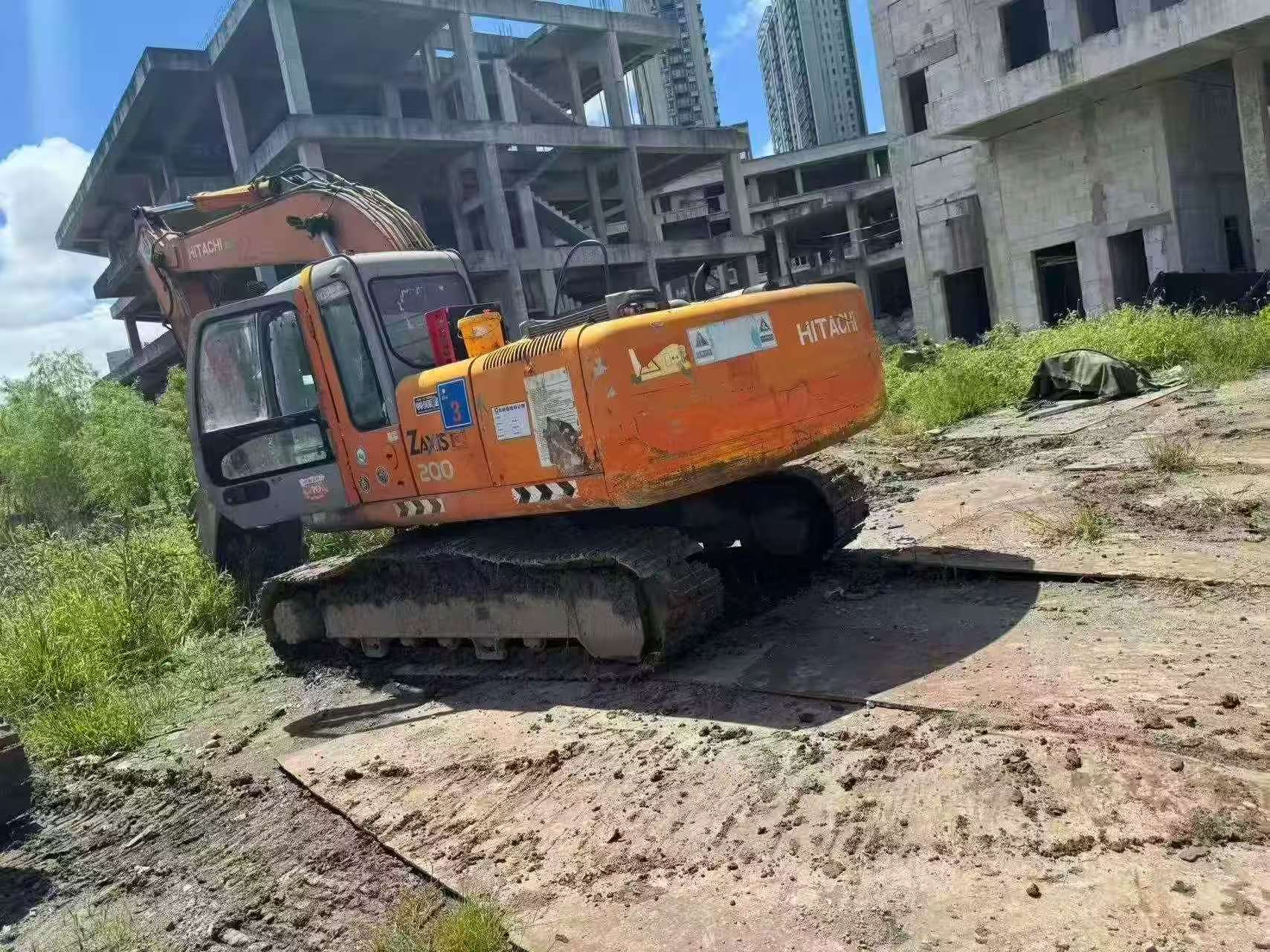 Buy Hitachi ZX200-6 Used Excavator / 2