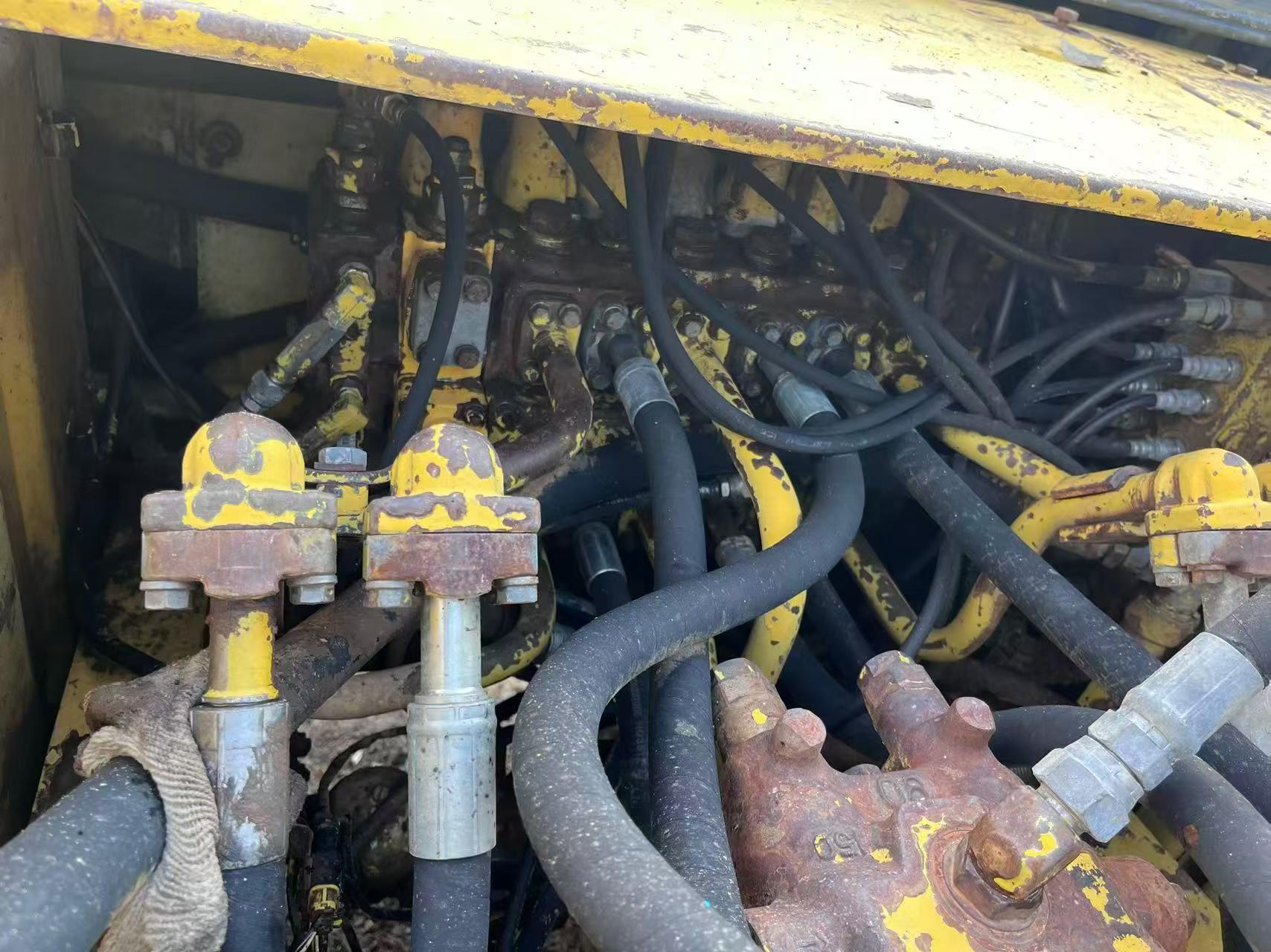 Buy Komatsu PC200-6 Used Excavator / 6
