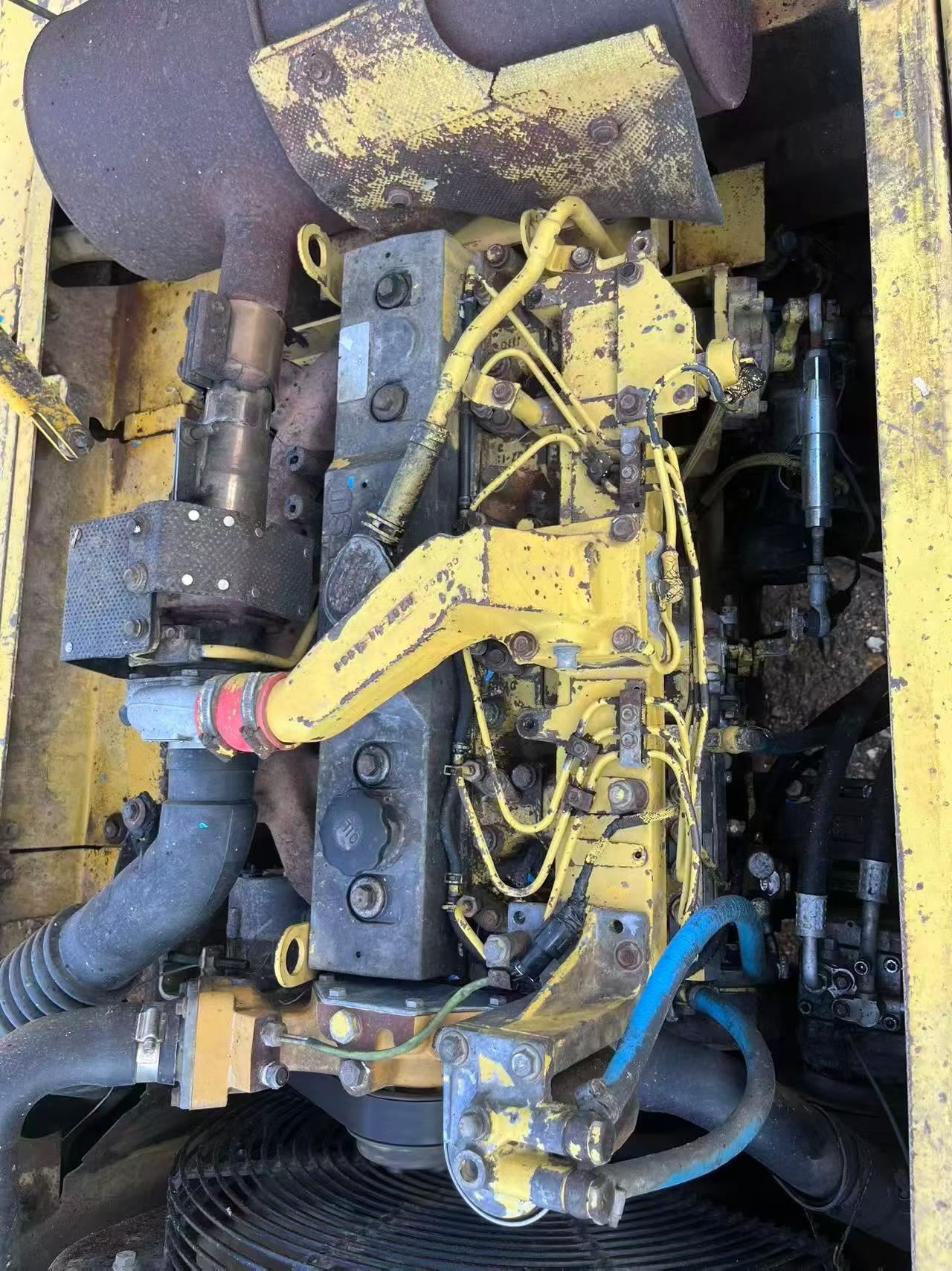 Buy Komatsu PC200-6 Used Excavator / 8