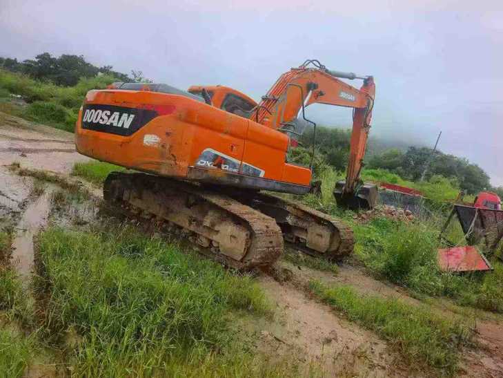 Buy Doosan DH220 Used Excavator / 1