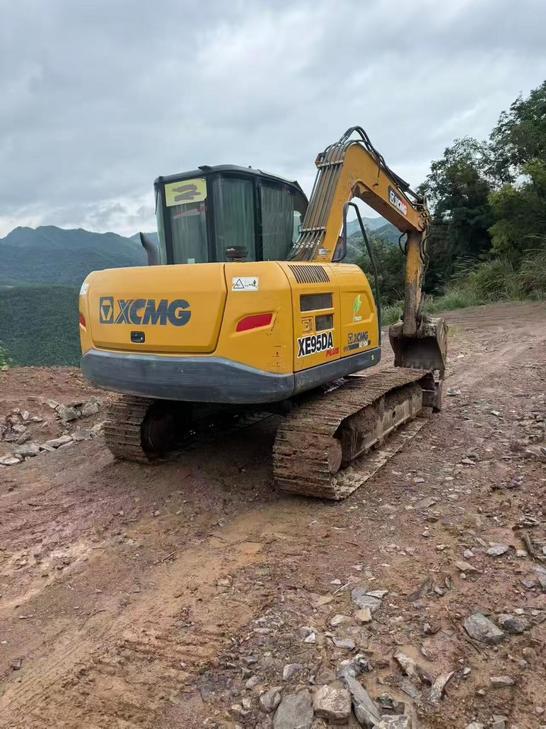 Buy XCMG XE75C Used Excavator / 1