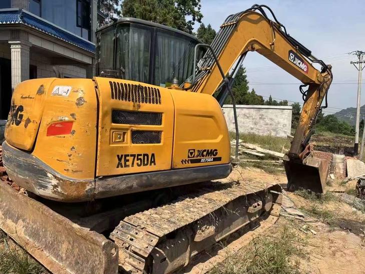 Buy XCMG XE75C Used Excavator / 1