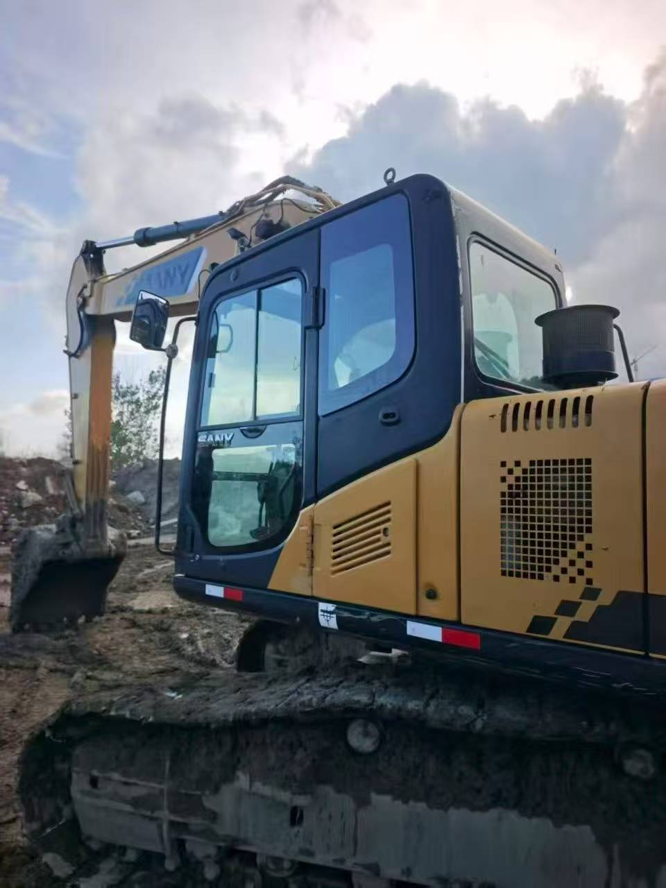 Buy Sany SY205C Used Excavator / 3