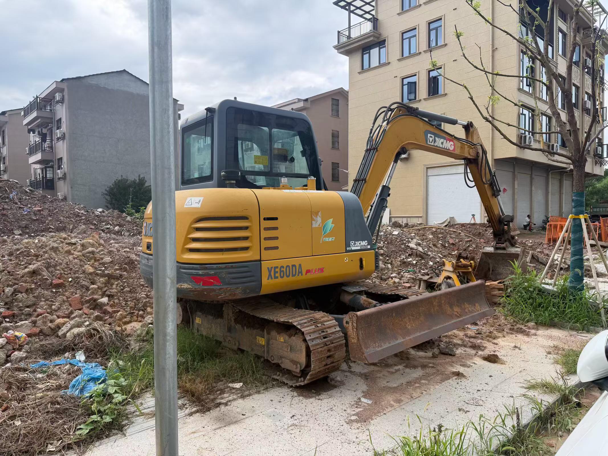 Buy XCMG XE60 Used Excavator / 2