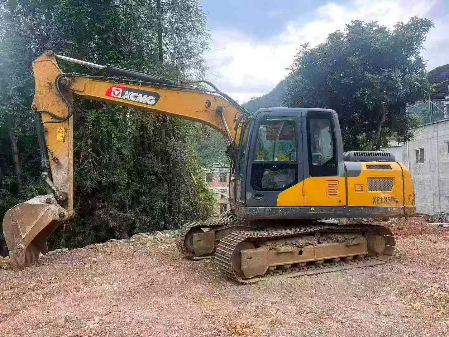 Buy XCMG XE135B Used Excavator / 6